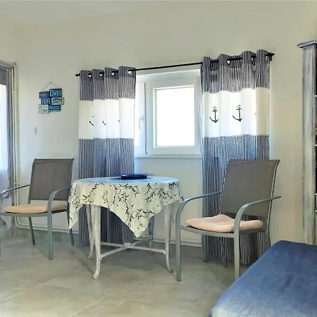 One Bedroom At 500 M Away From The With Sea View Balcony And Wifi Murter
